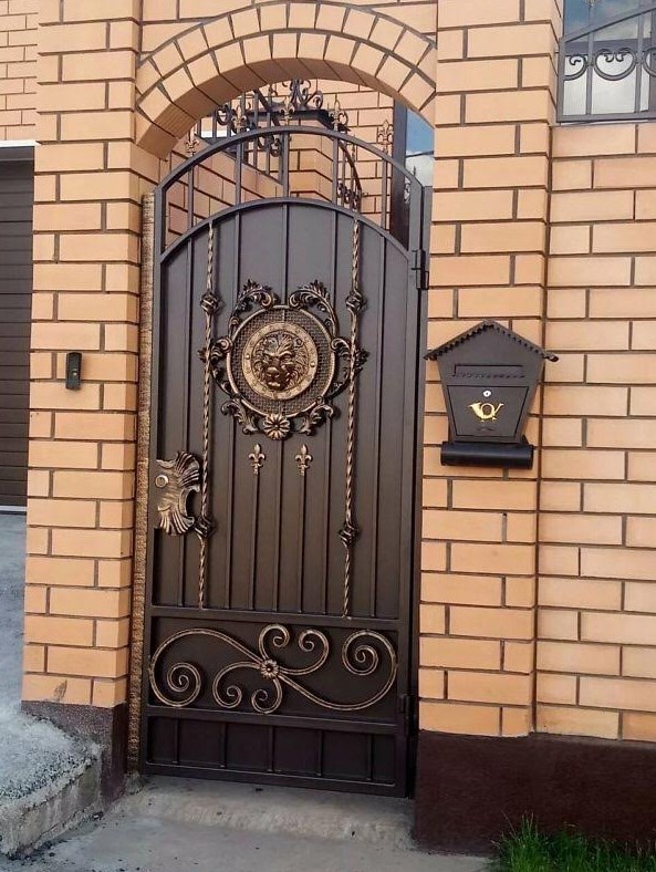 Калитки кованые, решетки на окна кованые, двери с элементами ковки, ворота