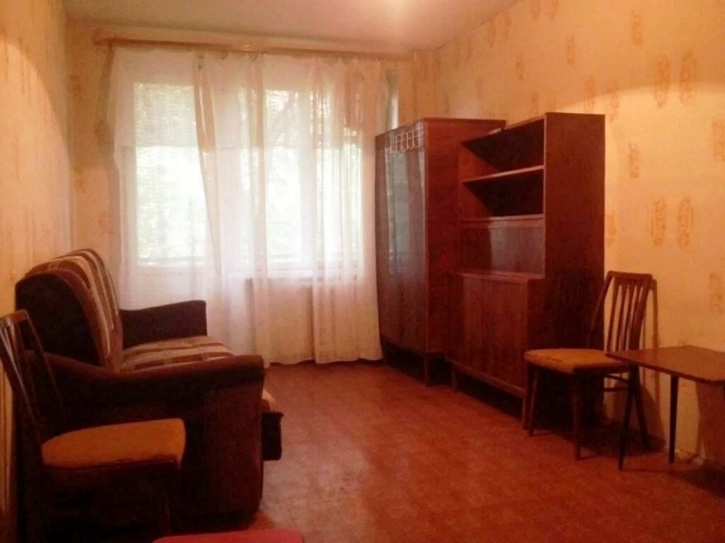 Прдам 1-к квартиру в районе с развитой инфраструктурой.