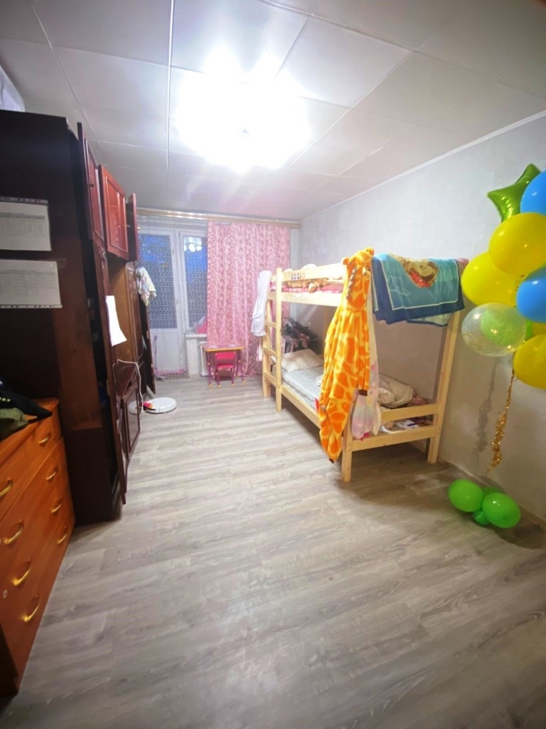 Продам 3-к квартиру в хорошем доме с чистым подъездом.