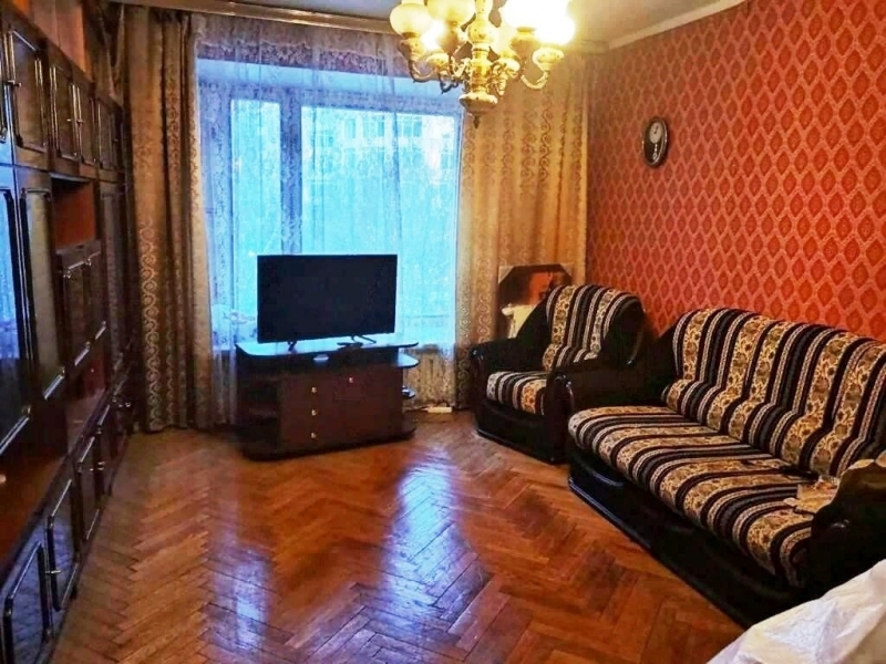 Трехкомнатная квартира для продажи по доступной цене.