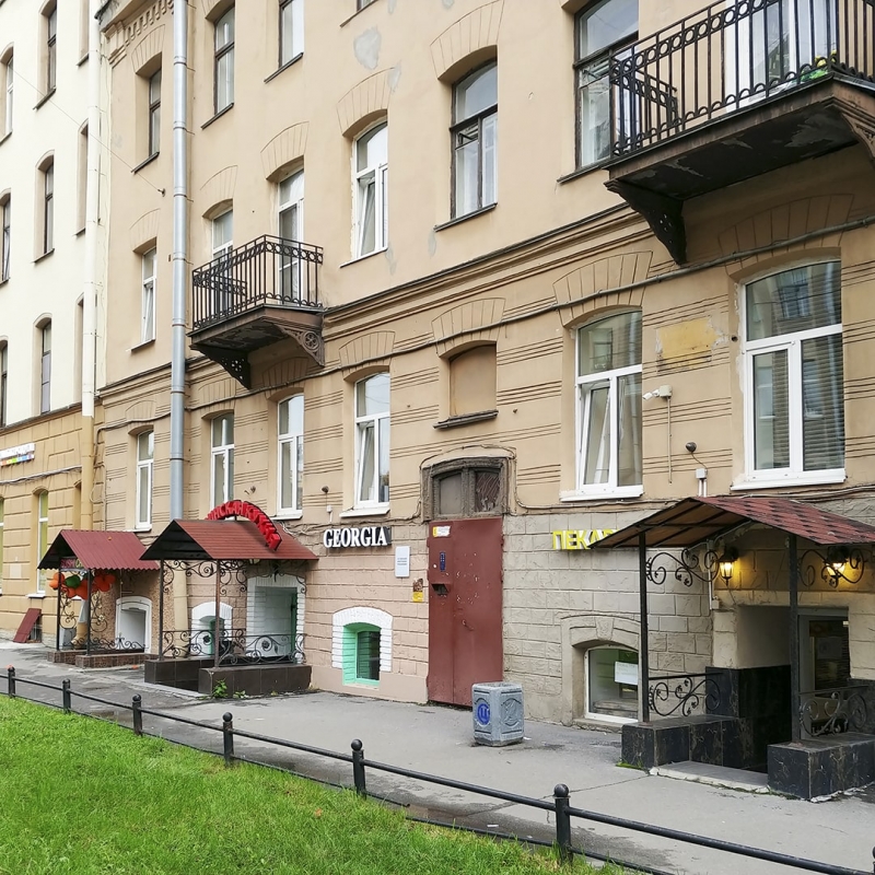 Пятикомнатная квартира 106 кв.м на 18-й Линии В.О.