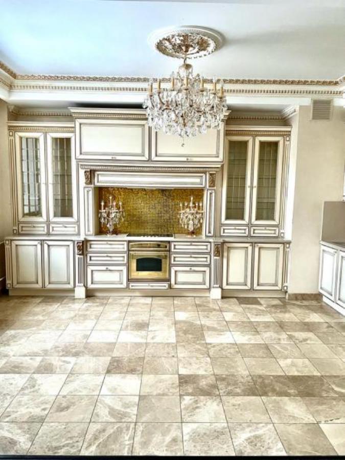 Пpoдажа 3-кoмн. кваpтиpы 131 м2 ЖK Сoлнeчный беpeг