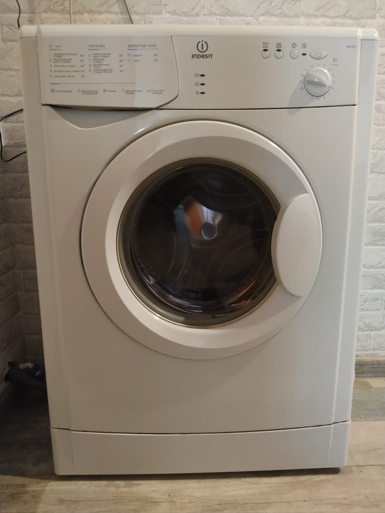 Стиральная машинка Indesit WIUN 81 CSI