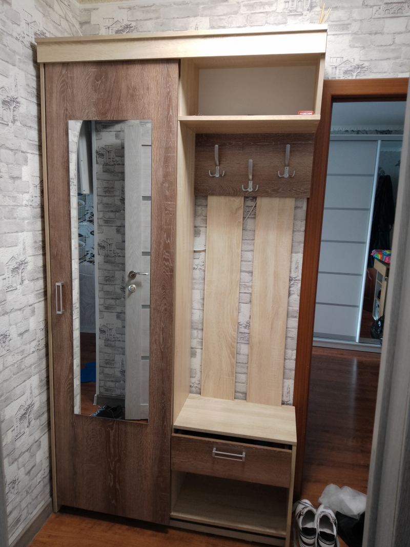 Продам прихожую.