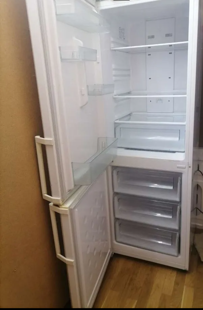 Продам холодильник самсунг. В рабочем состоянии