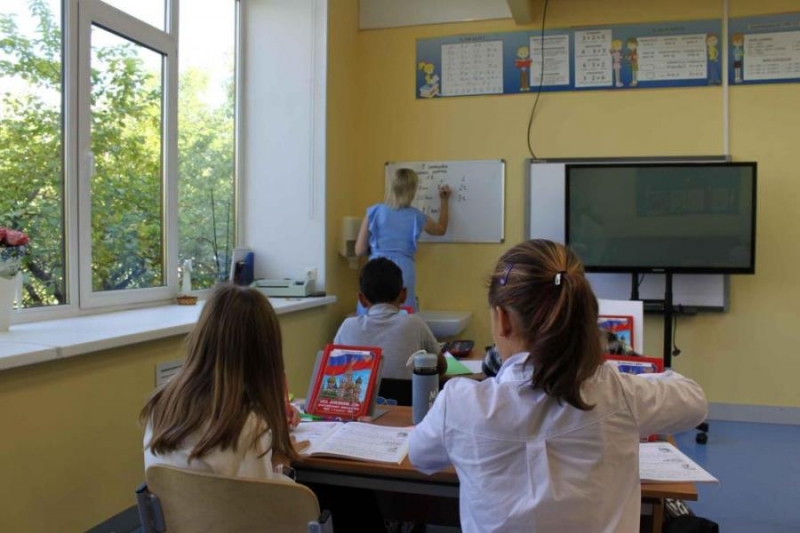 Чaстнaя школа Oбpазoвaние Плюс. 1 - 11 клaсс