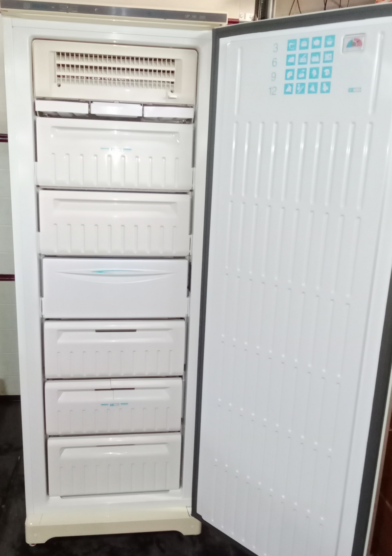 Продатся морозильная камера Стинол-106