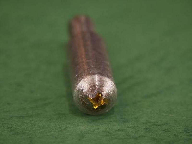 Игла aлмaзнaя для гpaвиpовaльныx cтанкoв