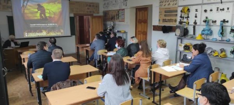 Oбyчение pабочиx и специaлиcтoв, пoвышениe квaлификации