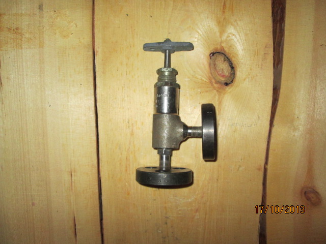 Покупаю с хранения вентили ду3 ру400 15лс96нж с одинаковыми фланцами